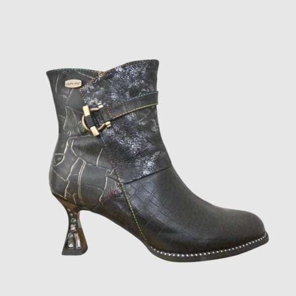 Botines negros con cremallera y pedrería | Laura Vita