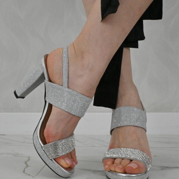 sandalia con brillantes gris