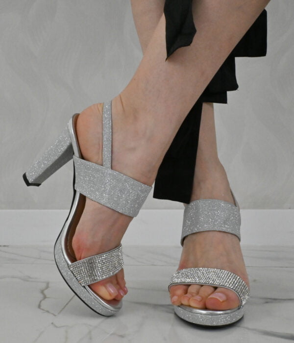 sandalia con brillantes gris